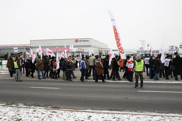 Akcja prosteteacyjna Solidarności pod LG Chem Poland