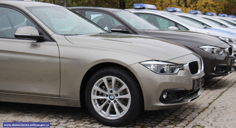 Policjanci z Dolnego Śląska otrzymają nowe pojazdy marki BMW i Kia
