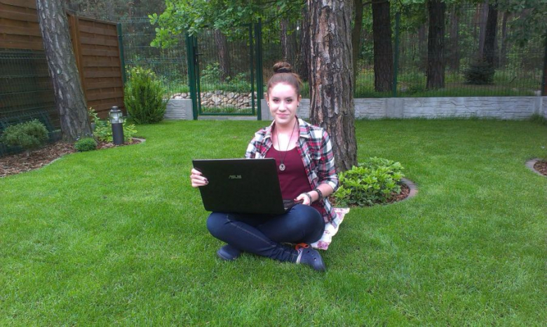 Wasz portal najchętniej czytam w domowym ogródku, na świeżym powietrzu, wśród zieleni :)