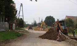 Remont drogi w miejscowości Tarnów trwa