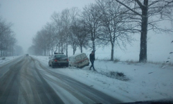 Kilkanaście kolizji w powiecie. Trudne warunki na drogach