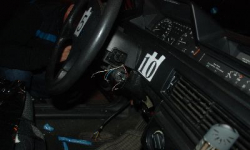 Próbowały odpalić auto spinką do włosów