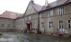 Stary ogólniak niszczeje z dnia na dzień