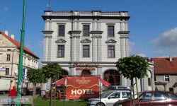 Hotel w centrum miasta wystawiony na sprzedaż