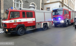 Bardo: Kobieta nie była w stanie otworzyć drzwi, interweniowali policjanci, strażacy i lekarze