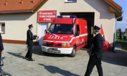 Gmina Kamieniec Ząbkowicki: Strażacy z nową remizą i samochodami