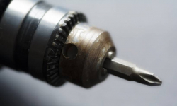 Kradł elektronarzędzia. Sprzedawał je innej firmie