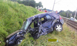 Wjechała pod pociąg