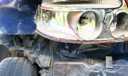 Wypadł z drogi i uderzył w latarnię