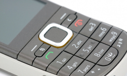 Sprawdź numer, na który oddzwaniasz! Inaczej możesz stracić setki złotych