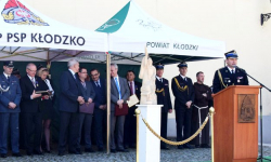 Awanse i odznaczenia strażaków i burmistrzów