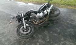 Pijany motocyklista w Ożarach spowodował wypadek. Interweniował helikopter LPR