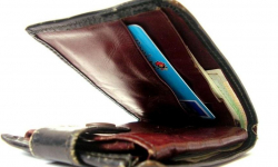 Staruszka okradziona w jednym z ząbkowickich dyskontów