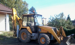 Skradziono koparko-ładowarkę. Na znalazcę czeka wysoka nagroda finansowa