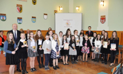 Uczniowie recytowali, pedagodzy i urzędnicy słuchali. Etap powiatowy „Pegazika” za nami