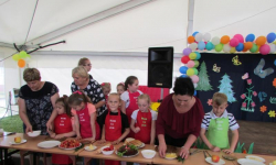 „Bawią się znakomicie - uczniowie, nauczyciele i rodzice”. Festyn w ZSS w Ciepłowodach