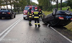 Dwa zdarzenia drogowe w Podzamku. Najpierw dachował Seat, później z drogi wypadł Volkswagen
