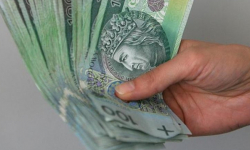 Podały się za pracownice OPSu. Okradły 83-letniego mężczyznę