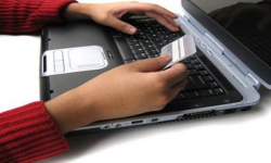 Jak kupować przez internet by nie paść ofiarą oszustwa? Policjanci radzą