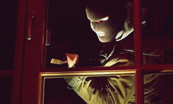 Skradł z domu elektronarzędzia i aparat fotograficzny. Do obiektu wchodził przez niezamknięte okno