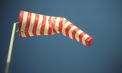 IMGW ostrzega przed silnym wiatrem