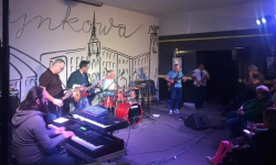 „Scena Muzyczna ZOK”. Koncert legendarnej formacji muzycznej Plast Band