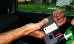 49-latek jechał pijany motorowerem. Podróż zakończył w rowie