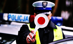 Pościg za kierowcą bez prawa jazdy. Za kierownicę pozwoliła mu wsiąść matka