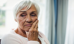 Kradzież „na legendę”. 82-latka straciła kilka tysięcy złotych