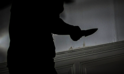 Policjant po służbie zatrzymał włamywacza. W czasie interwencji został ugodzony nożem