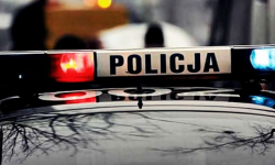 Wjechał w słupki oddzielające chodnik od drogi. Miał dwa promile