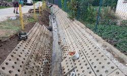 Trwają prace związane z naprawą skarp rowu Jaworzyca w Starym Henrykowie