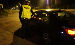 Wyprzedzał na podwójnej ciągłej i przekroczył prędkość. Dostał 500 zł mandatu i 13 pkt karnych