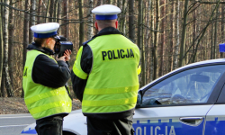 Policjanci prowadzili wzmożone kontrole na drodze krajowej 46. Mnóstwo mandatów, 33 zabrane prawka