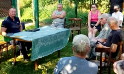 Wakacje na półmetku. Policjanci organizują spotkania profilaktyczne i patrolują miejsca wypoczynku