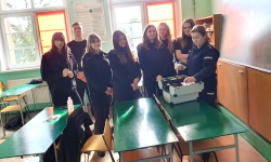 Spotkanie licealistów z policjantką w ramach profilaktyki uzależnień