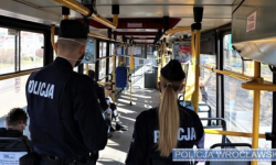 Policjanci apelują o przestrzeganie obostrzeń w związku z zagrożeniem epidemicznym