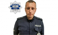 54-latek upadł na ziemię i stracił przytomność. Życie uratował mu policjant