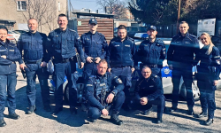 Policjanci pomagają Ukraińcom i przypomina: pomagajmy, ale pamiętajmy, że oszuści nie mają skrupułów