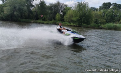 Policja apeluje: Zadbaj o to, by Twój wypoczynek nad wodą był bezpieczny