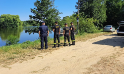 Policjanci i strażacy czuwają nad bezpieczeństwem nad wodą