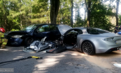 Zderzenie alpine oraz forda na drodze między Złotym Stokiem a Lądkiem-Zdrój