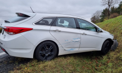 Nieprawidłowo wyprzedzał i zakończył podróż w rowie. Od wczoraj siedem kolizji w powiecie