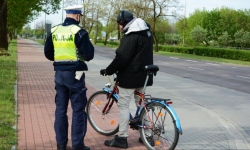 Policjanci prowadzą akcję pn. Bezpieczny rowerzysta