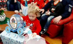 Policyjna świąteczna paczka. „Aby święta były radosne”