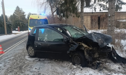 Wypadek samochodu osobowego w Niedźwiedniku