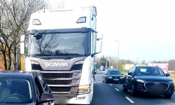 Pijany kierowca scanii spowodował kolizję