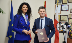 Starosta podpisał umowę z wojewodą na przebudowę drogi w Błotnicy. Kolejne inwetycje na horyzoncie