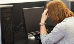 Uwierzyła, że pomaga schorowanemu policjantowi. Straciła ponad 40 tys. zł!