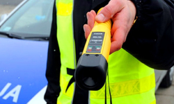 Dwóch pijanych kierowców. Kierowca renault miał ponad 2.5 promila, rowerzysta jeszcze więcej...